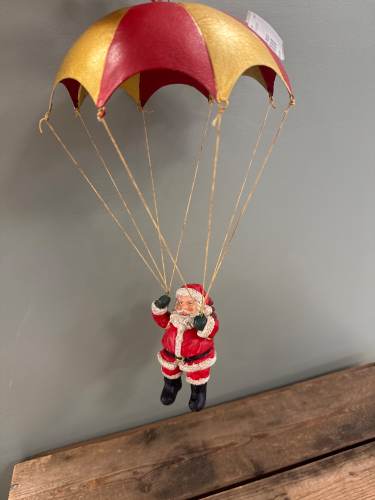 NISSE I FALLSKJERM