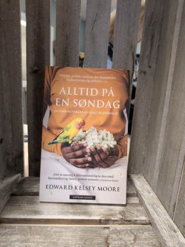 Alltid på en søndag, Edward Kelsey Moore