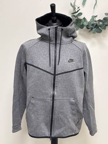 Nike grå hettejakke herre, str XL. To små sår på armen